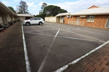 parking courtyd (3)